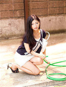《极品妇女扒开粉嫩小泬》
